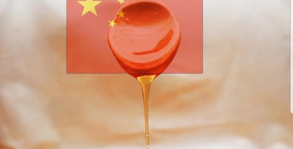 Il falso miele cinese invade l’Italia: ministro Centinaio batta un colpo