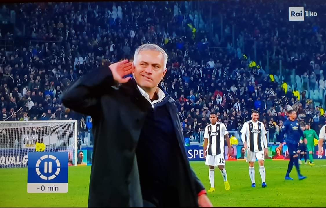 Mourinho fa il gesto con  la mano e Bonucci si arrabbia