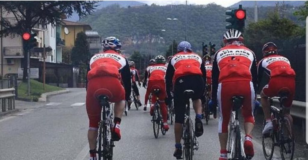 La pazienza è finita: multati 10 ciclisti ” Verbali da 168 euro a testa “