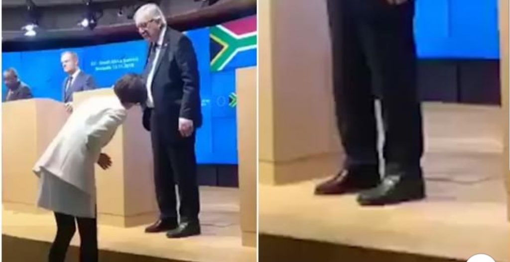 Ue, Juncker in conferenza stampa con scarpe di colore diverso