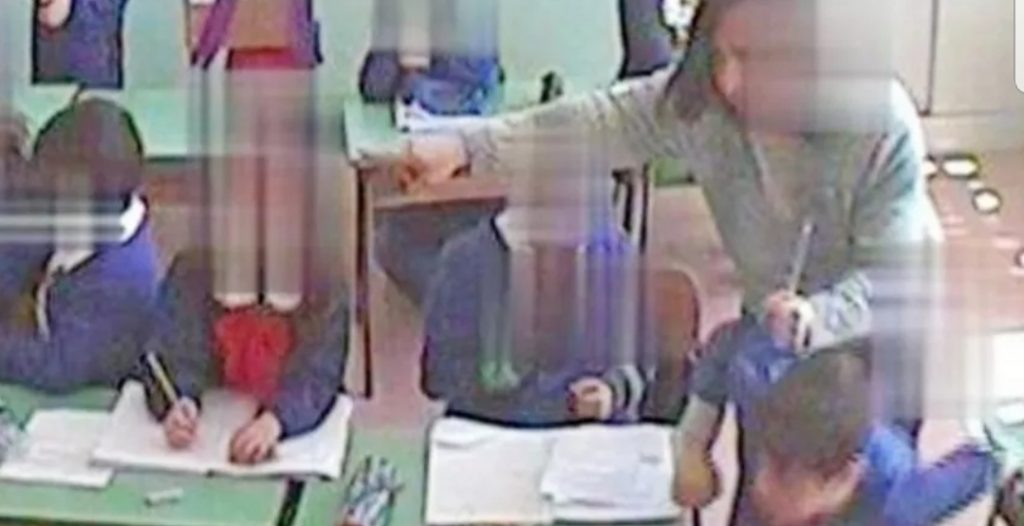 Orrore in una scuola elementare di Borgorose, alunni di 6 anni picchiati dalle maestre