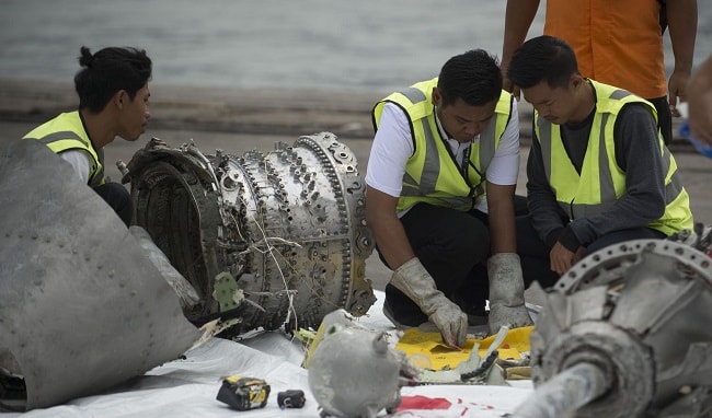 Aereo precipitato, 13 minuti di terrore per i passeggeri: “Piloti hanno tentato 26 volte di salvarsi”