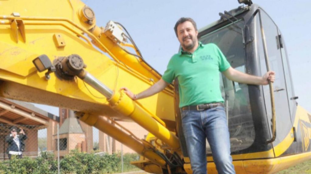 Matteo Salvini annuncia di nuovo: “Entro novembre abbatto villa dei Casamonica, guido io la ruspa”