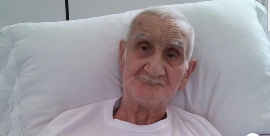Addio a Nonno Mariano, sfrattato a 90 anni con la forza della sua casa e legato a una barella