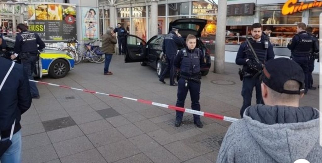 Norimberga, tre donne accoltellate in strada. «Probabile matrice islamica»