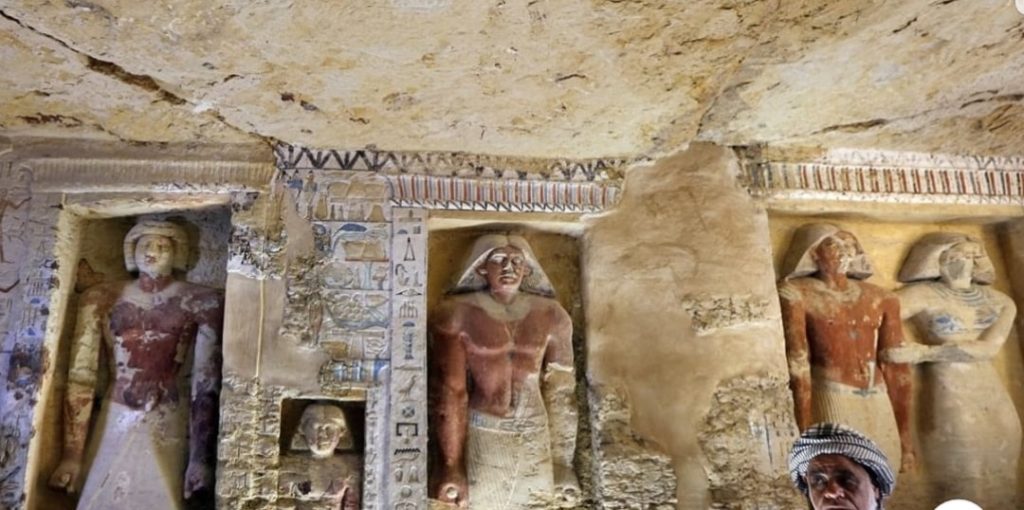 Egitto: scoperta tomba di oltre 4.400 anni. “Statue e pitture dai colori intatti”