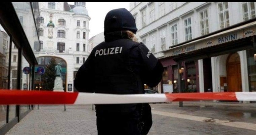 Vienna, sparatoria in centro città. Almeno 1 morto. Non si esclude TERRORISMO.