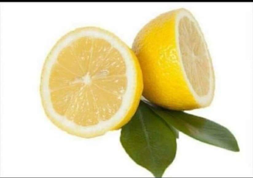 Dieta al Limone: prendi un limone e taglialo in due, spremilo sugli occhi, finchè non vedi piu il frigorifero