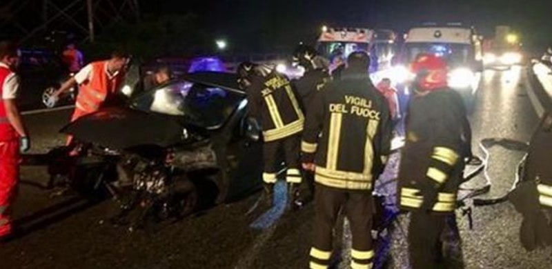 Tragedia a Pesaro, morti due ragazzi: altri 6 feriti tra cui bambini