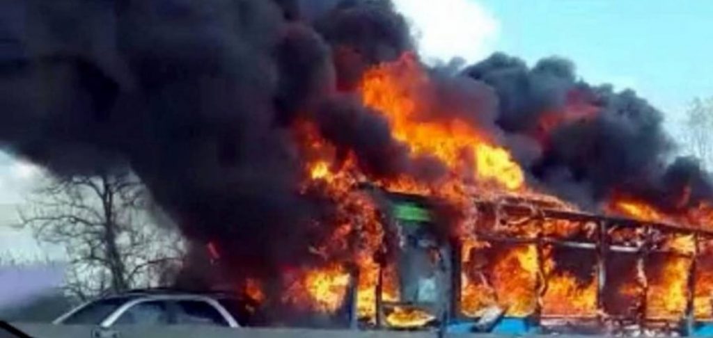 La furia del senegalese sul bus: “I migranti muoiono per colpa di Di Maio e Salvini”