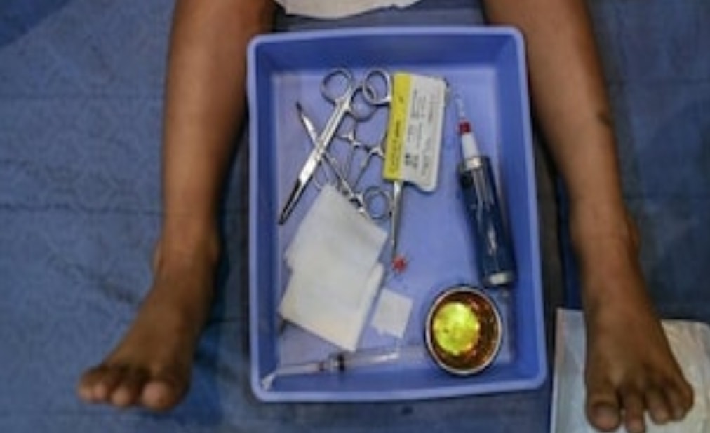 La tragedia dopo la circoncisione: “Se mio figlio è morto, è perché così ha voluto Dio”