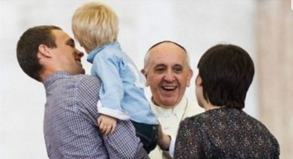 Papa Francesco ai giovani: «La famiglia è solo tra un uomo e una donna»