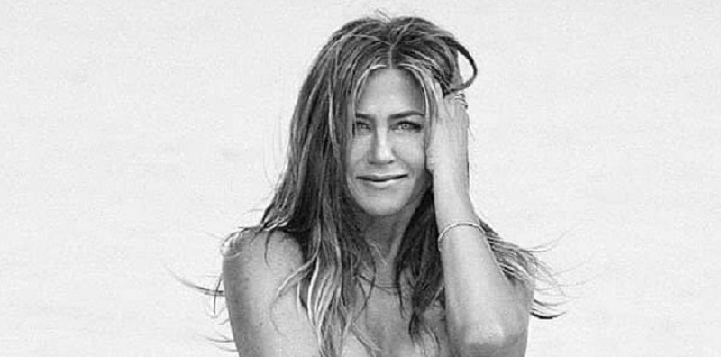 Jennifer Aniston nudo da urlo: tacchi a spillo e topless a 50 anni (Foto)