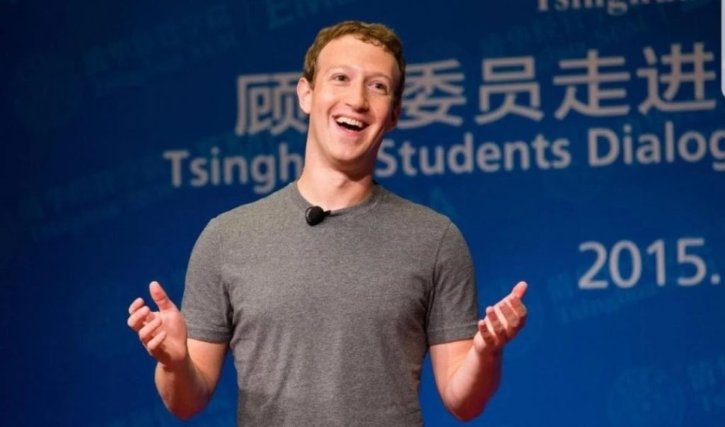 Buon compleanno Mark Zuckerberg, ma il web lo insulta per i ban su Facebook