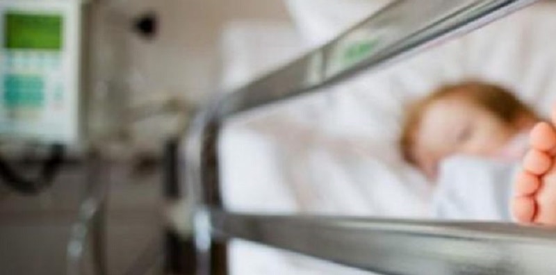 Sparatoria a Napoli, operata la bimba di quattro anni ferita: “E’ in coma, estremamente grave”