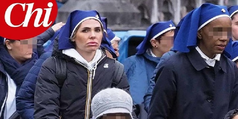 Ilary Blasi in pellegrinaggio a Lourdes per aiutare i malati: le foto