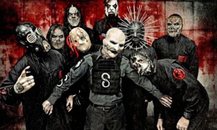 Slipknot: Corey Taylor, “Mi è esploso il testicolo sinistro mentre cantavo”