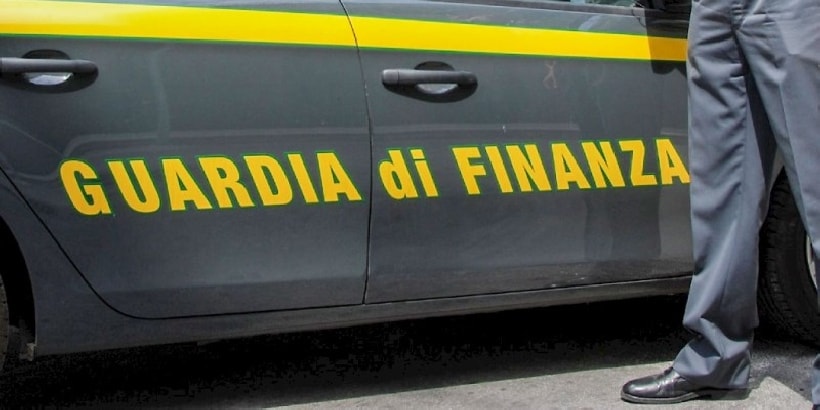 Guardia di Finanza sequestra il commissariato di polizia di Vittoria, il paese dei bimbi investiti dal Suv