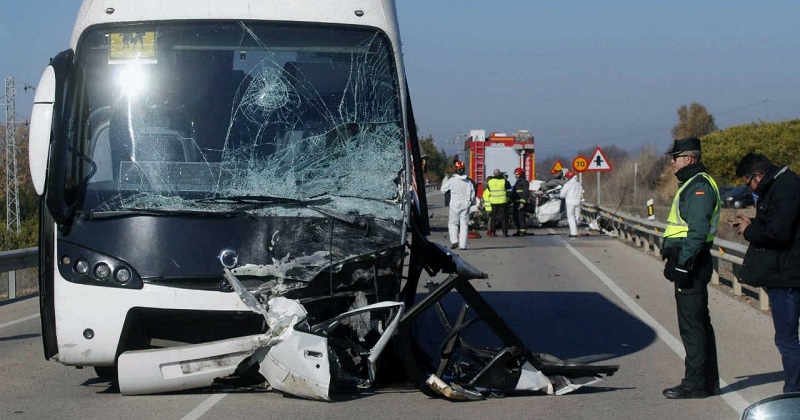 Autobus, incidente drammatico: dodici morti e 46 feriti nella tragica collisione