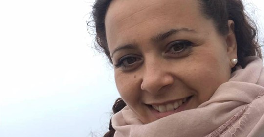 «Da qualche giorno aveva febbre e tosse», Valeria a 41 anni trovata dal fratello morta in casa
