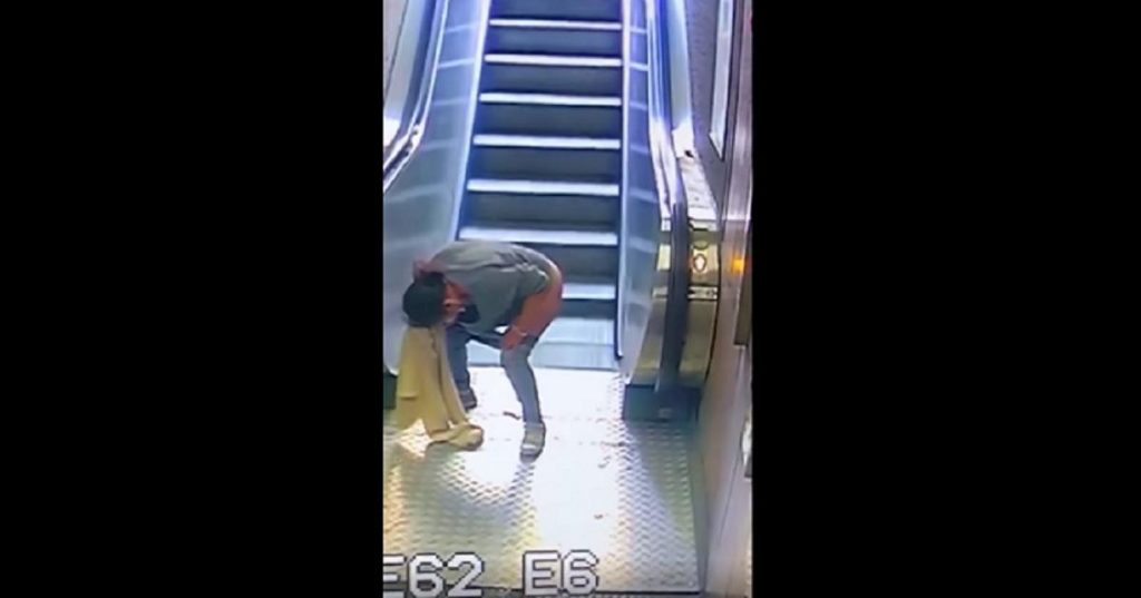 Donna defeca in stazione: il video è diventato virale