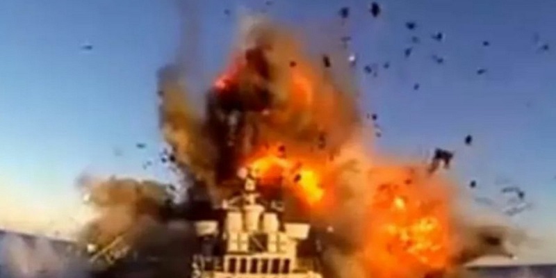 Terribile esplosione all’interno della nave, a bordo c’erano centinaia di persone: il video