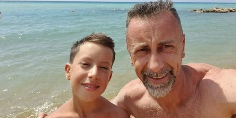 Padre uccide il figlio di undici anni e poi si toglie la vita: l’ultimo messaggio su Facebook