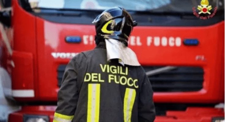 Italia, esplode una bomba: interi negozi sventrati