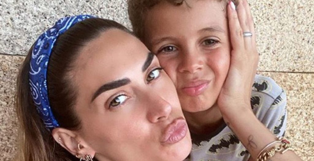 Melissa Satta e il figlio Maddox da brividi: “Febbre alta e svenimenti”