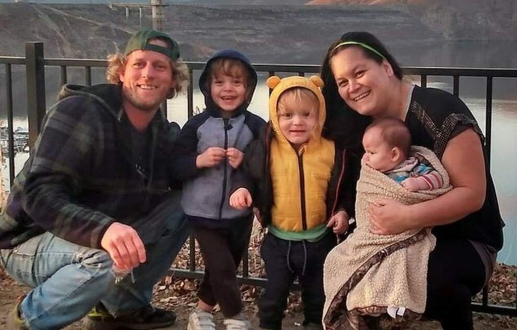 Mamma uccide i figli di 3, 2 anni e 6 mesi per salvarli dal padre. La ricostruzione choc