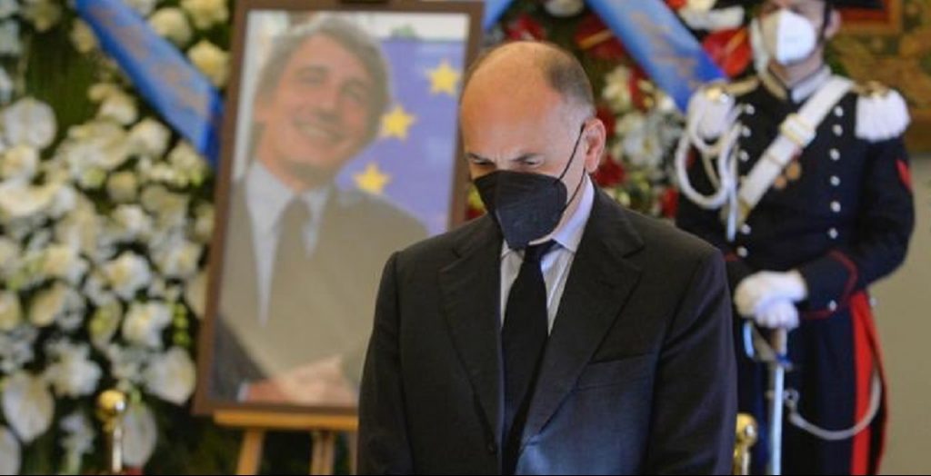 David Sassoli, bufera su diversi (importanti) politici italiani: è successo durante il funerale. Il dettaglio che nessuno ha notato