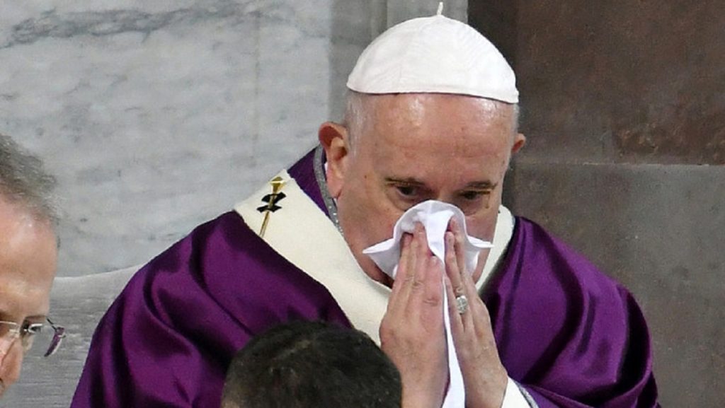 Papa Francesco, sono minuti di grande apprensione per i fedeli: “Problemi di salute”. Il triste annuncio