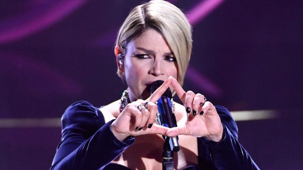 Emma Marrone a Sanremo 22: “Ecco cosa significa veramente il mio gesto del triangolo”
