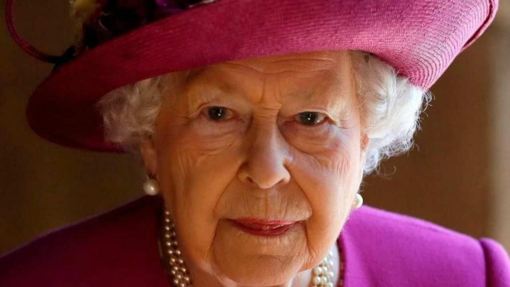 La Regina Elisabetta stravolge tutto per la sua nipote preferita: cosa ha fatto per Charlotte