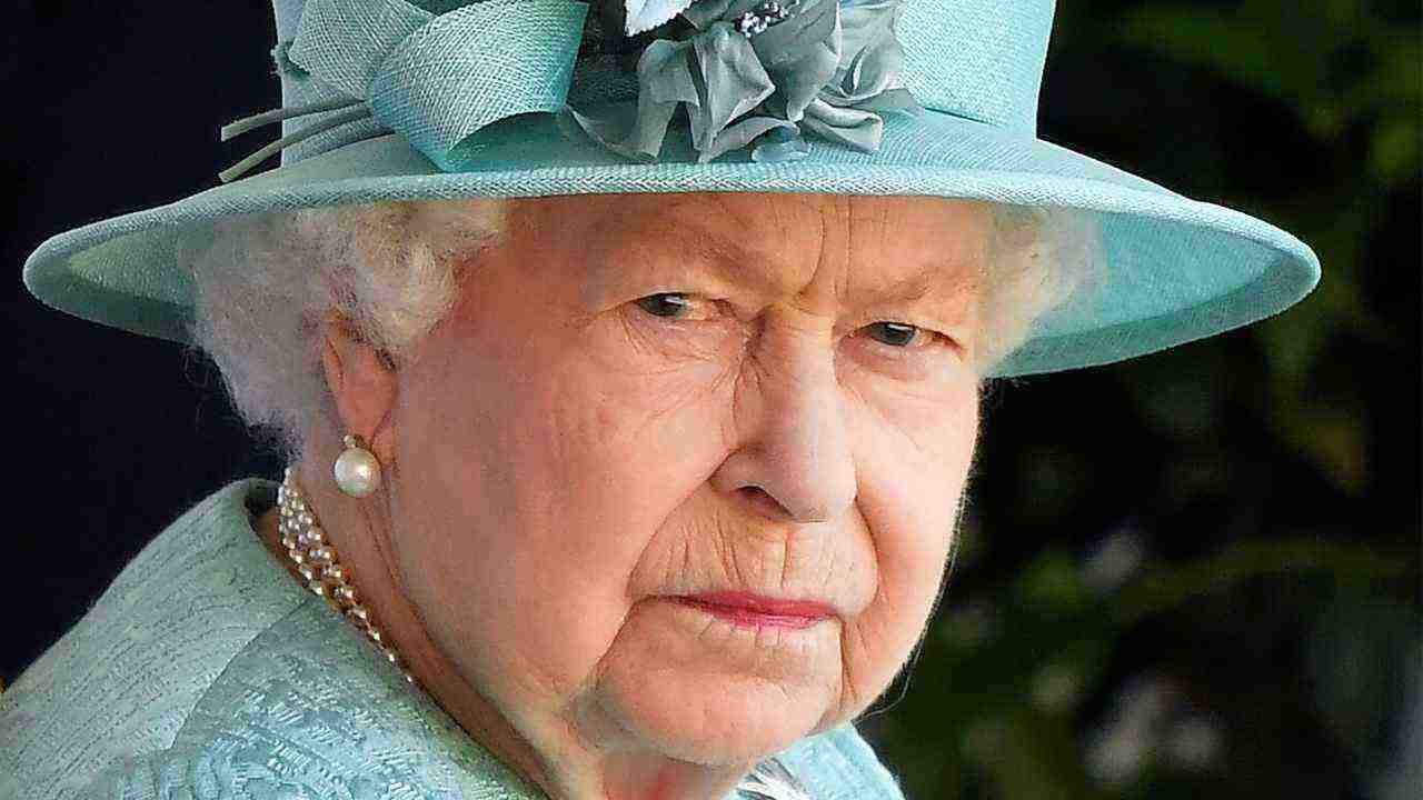 Spunta il vero motivo della morte di Elisabetta II: “…aveva un tumore”