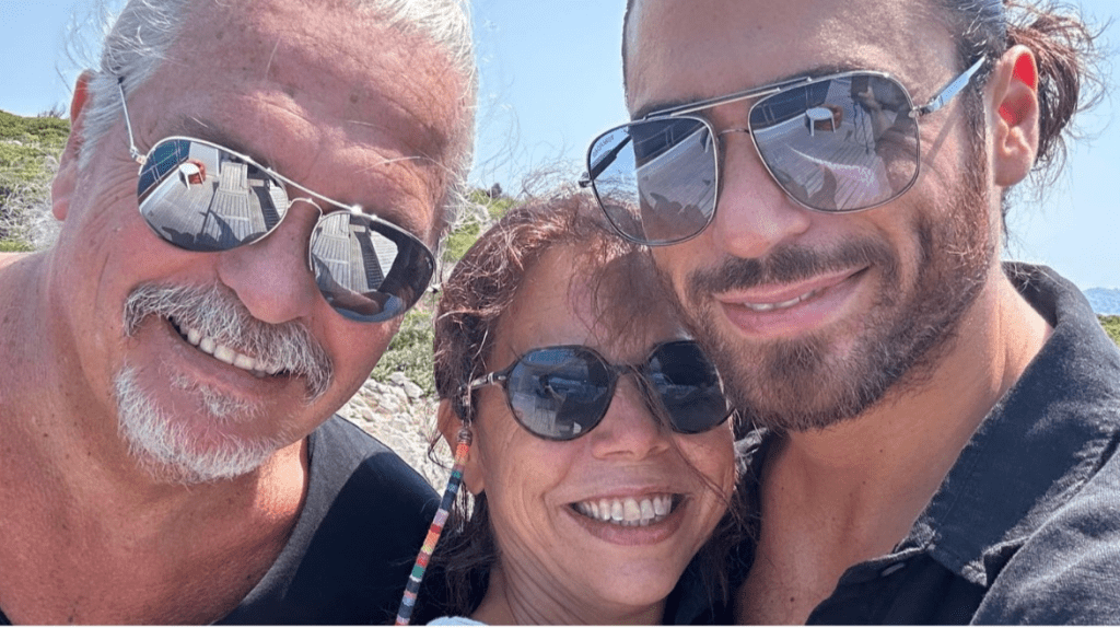 Grave lutto per Can Yaman: l’attore lascia l’Italia e vola in Turchia